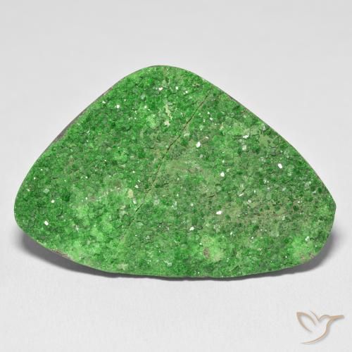 74.64ct Naturale Verde Uvarovite Granato Drusy, Taglio a fantasia, Opaco