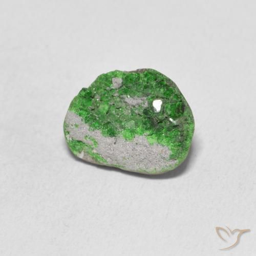 Uvarovite Granato Drusy Verde medio naturale da 5.25 ct, Taglio a fantasia, Opaco