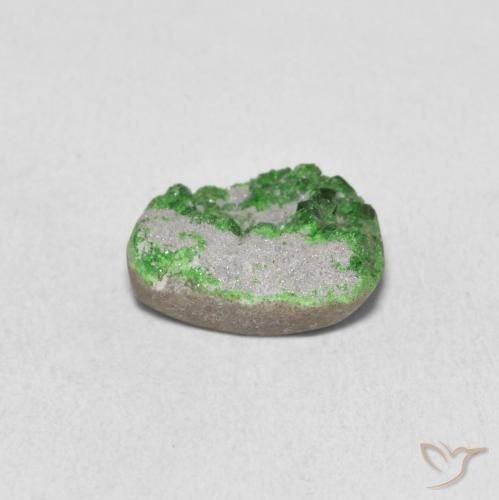 Uvarovite Granato Drusy Verde medio naturale da 5.25 ct, Taglio a fantasia, Opaco