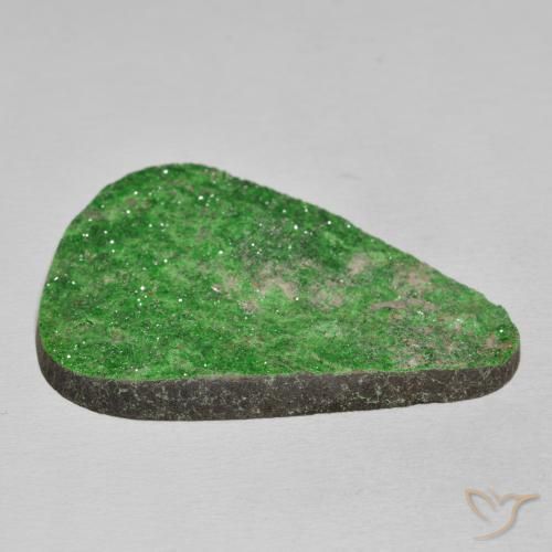 Uvarovite Granato Drusy Verde lime naturale da 55.63 ct, Taglio trillion, Opaco