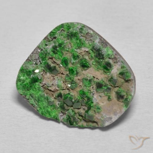Uvarovite Granato Drusy Verde scuro naturale da 12.73 ct, Taglio a fantasia, Opaco