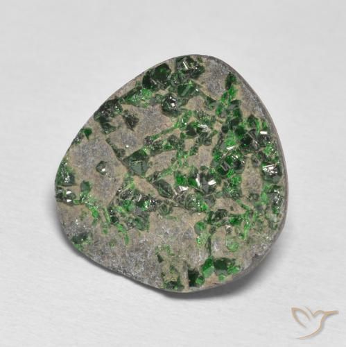 Uvarovite Granato Drusy Verde Pino Pallido naturale da 15.49 ct, Taglio a fantasia, Opaco