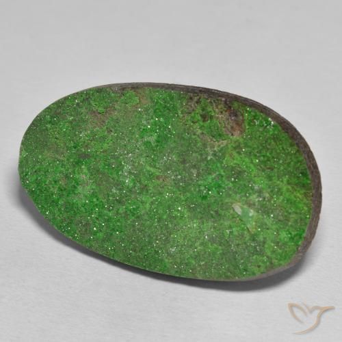 Uvarovite Granato Drusy Verde naturale da 50.46 ct, Ovale, Opaco