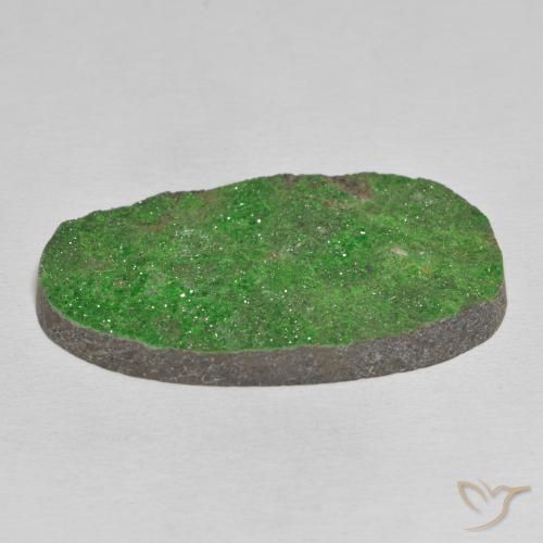 Uvarovite Granato Drusy Verde naturale da 50.46 ct, Ovale, Opaco