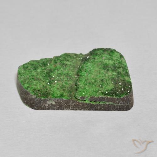 Uvarovite Granato Drusy Verde Pino naturale da 37.20 ct, Taglio a fantasia, Opaco