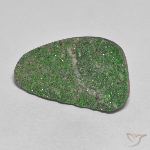 Uvarovite Granato Drusy Verde Pino Pallido naturale da 31.31 ct, Taglio a fantasia, Opaco