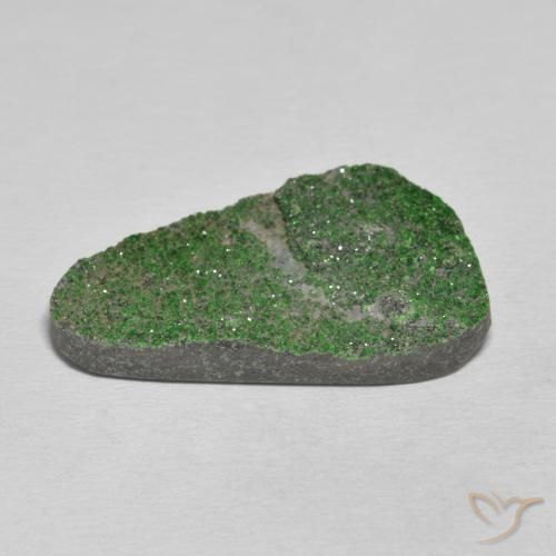 Uvarovite Granato Drusy Verde Pino Pallido naturale da 31.31 ct, Taglio a fantasia, Opaco